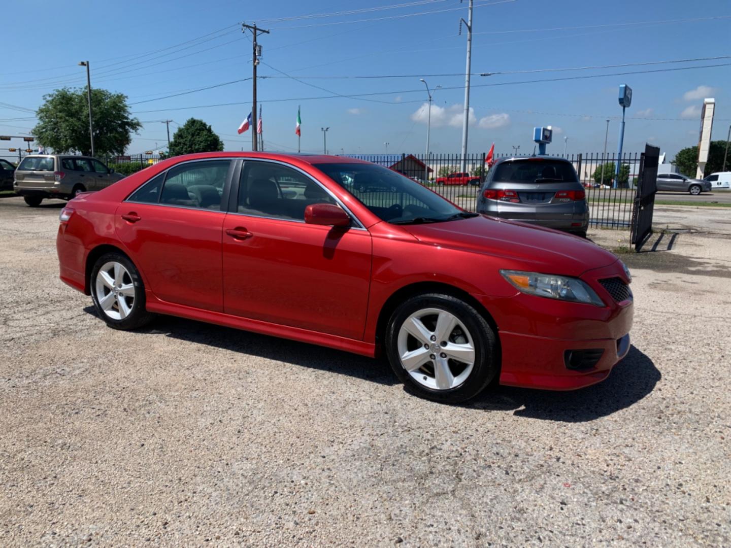 2011 Red /gray Toyota Camry SE (4T1BF3EK4BU) with an 2.5L L4 DOHC 16V engine, AUTOMATIC transmission, located at 1830 North Belt Line Road, Irving, TX, 75061, (469) 524-0199, 32.834373, -96.993584 - Photo#4